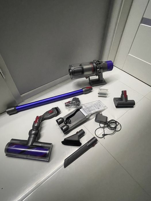 Dyson V 10 , odkurzacz bezprzewodowy , Duży zestaw , Piekny stan