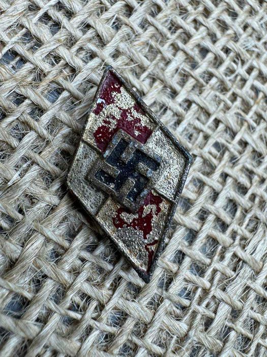 odznaka HJ Hitler Jugend RZM M1/185 original ww2