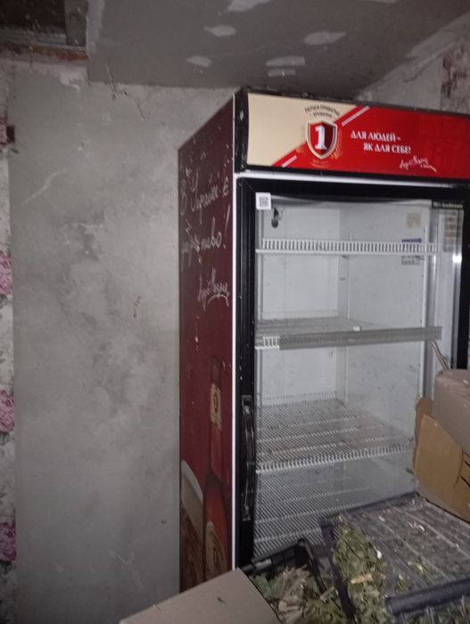 Холодильник под напитки почти новый