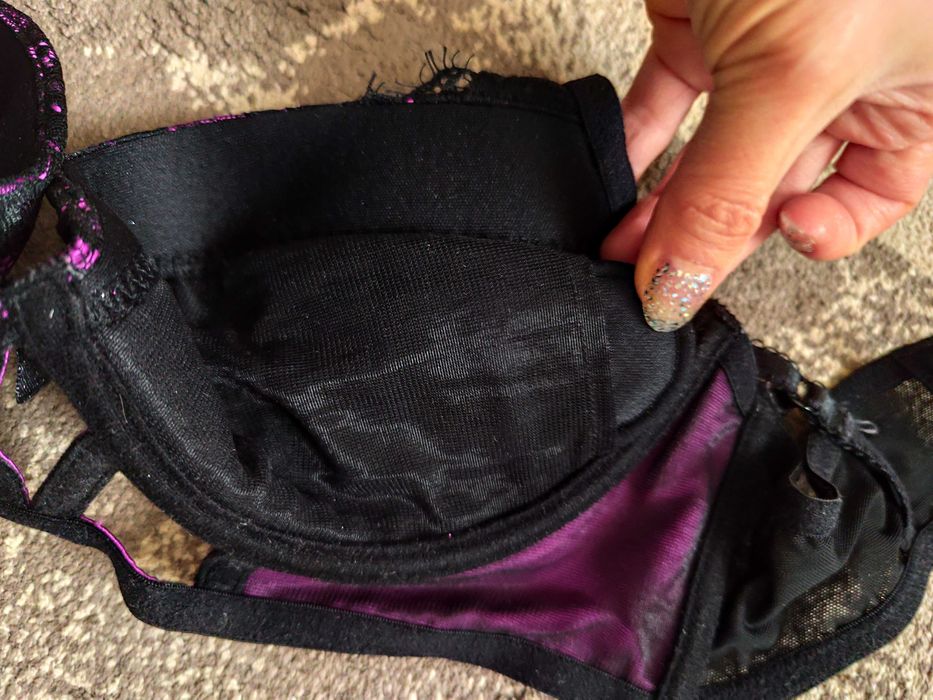 Różowy biustonosz z koronką 70D Ann summers