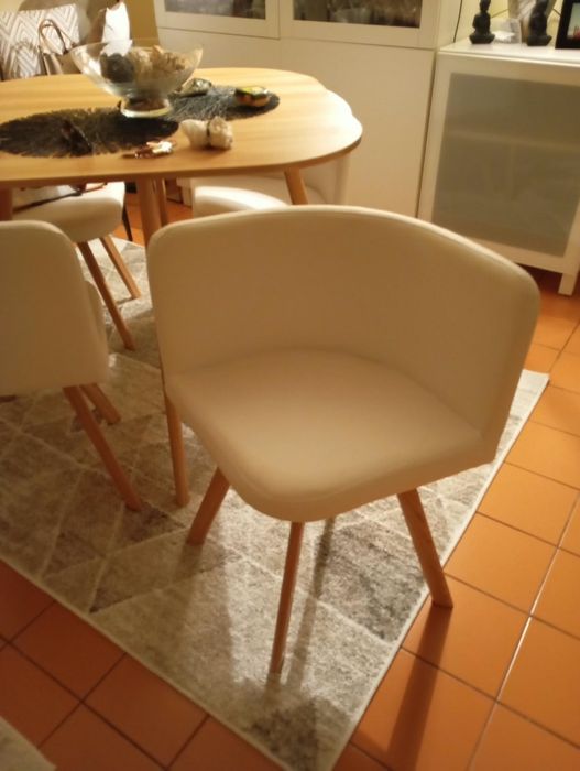 Mesa com 4 cadeiras
