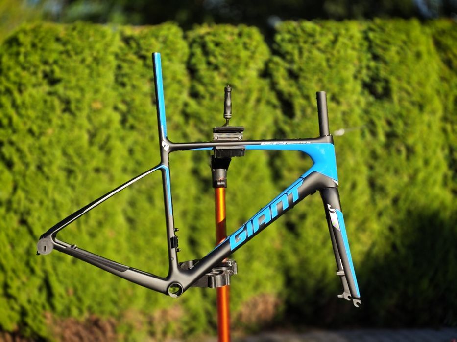 Nowy frameset carbonowy Giant Defy Advanced SL 0