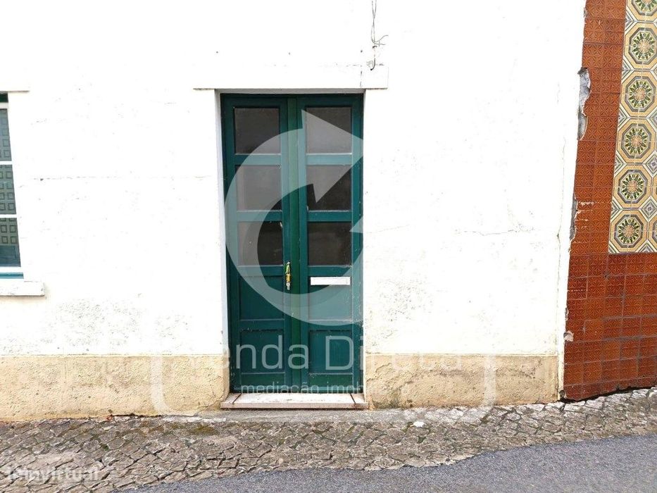 Prédio Urbano de Utilização Mista com Potencial Habitacional e Come...