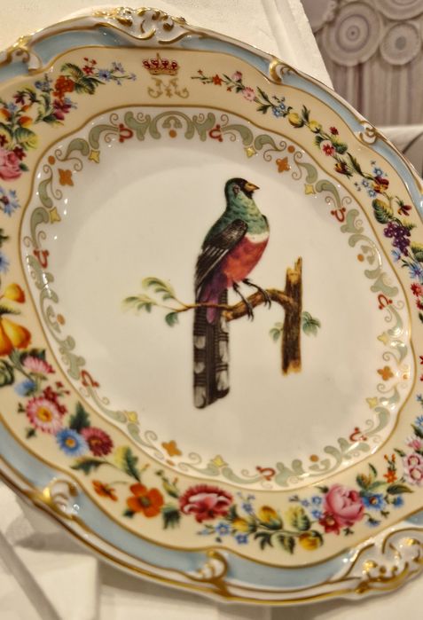 Prato de porcelana L'Heure Royale Ed. Limitada  Rainha D. Maria II