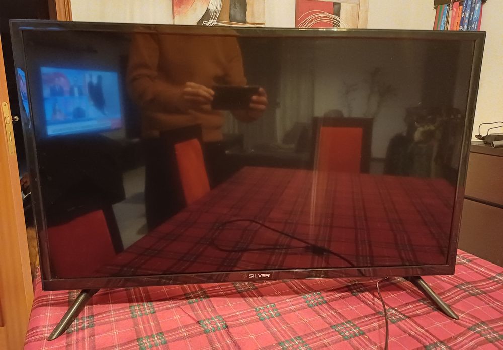 TV LED Silver 32' - 81cm