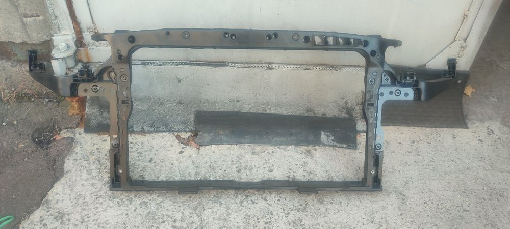 Передня учтановочна панель телевізор телевизор Hyundai Ioniq Ионик 4