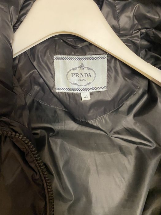 Женский пуховик Prada