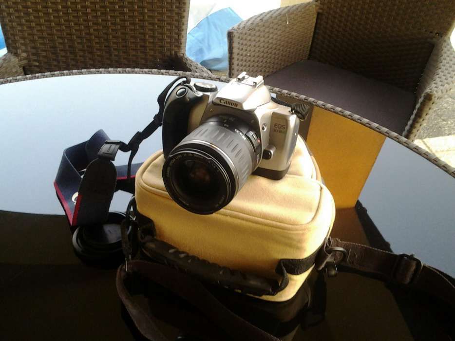 Canon EOS 3000v