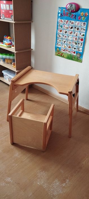 Дитячий стіл та стілець для занять