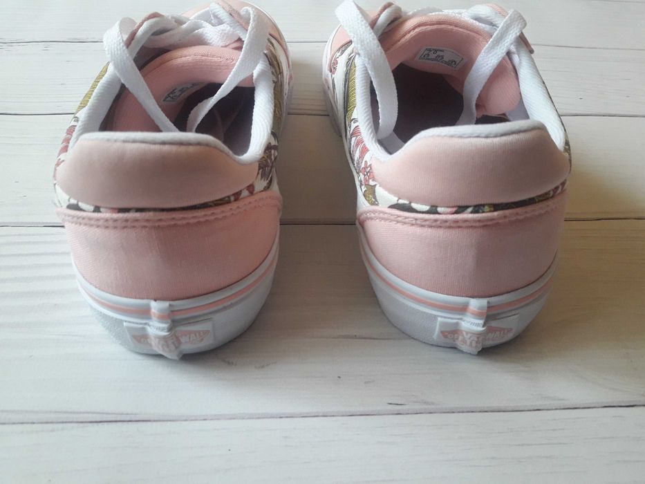 Стильные женские кеды vans