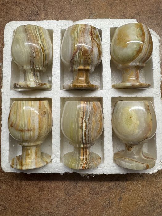 Набір з 6 рюмок з натурального каменю Онікс