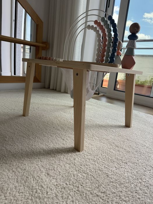 Vende-se mesa de atividades em madeira