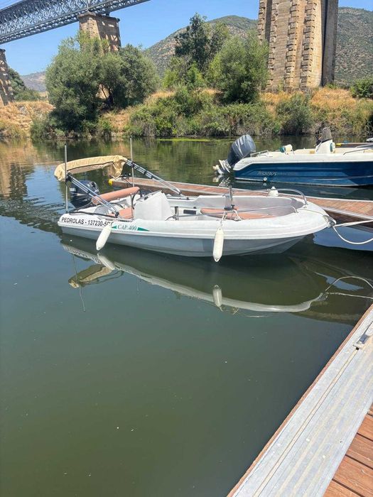 Barco Jeanneau CAP 400