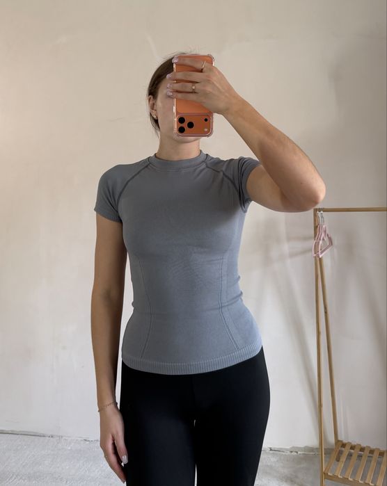 Футболка “Contour Tee”