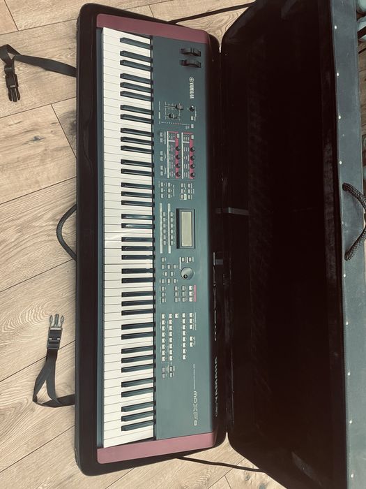 Yamaha MOXF8  profesjonalna stacja robocza  keyboard 88 klawiszy