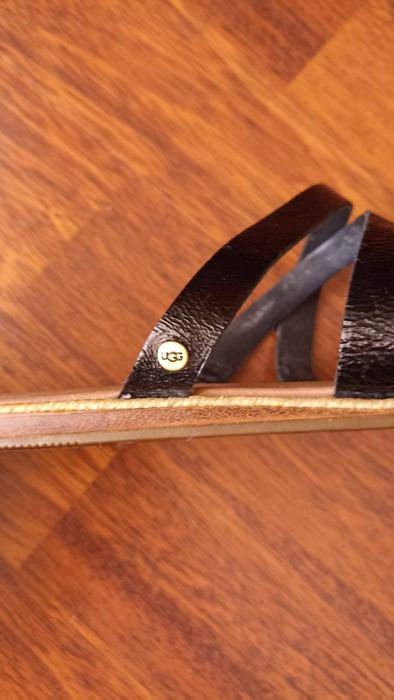 Sandálias UGG pretas 37