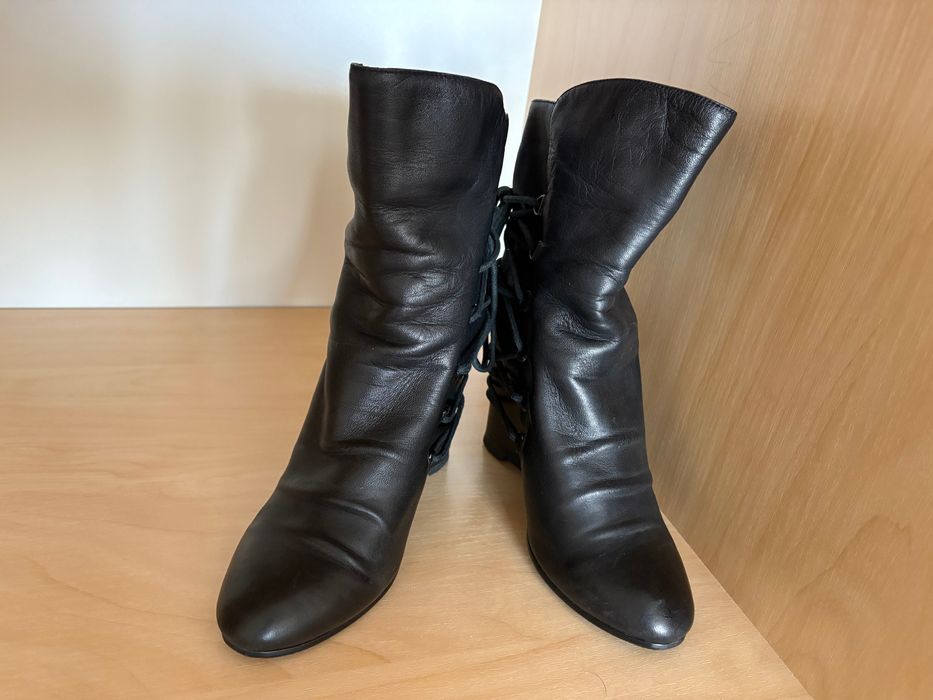 Шкіряні чобітки на танкетці 38 розмір