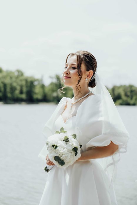 Продам весільну сукню