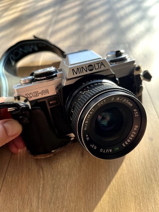 Aparat analogowy Minolta XG-M - klasyka lat 80.