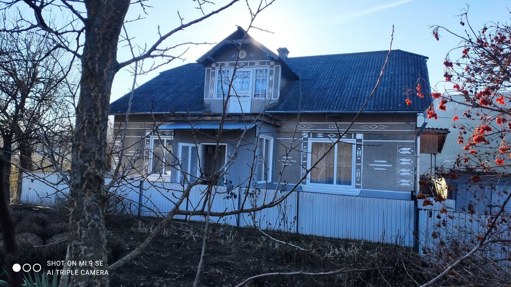 Продам Жилий будинок в с.Устечко Чортківського р-ну біля р,Дністер