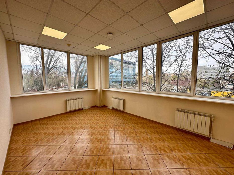 Офісний блок в БЦ, 14 кабінетів, 580 м.кв., генератор, М Дорогожичи