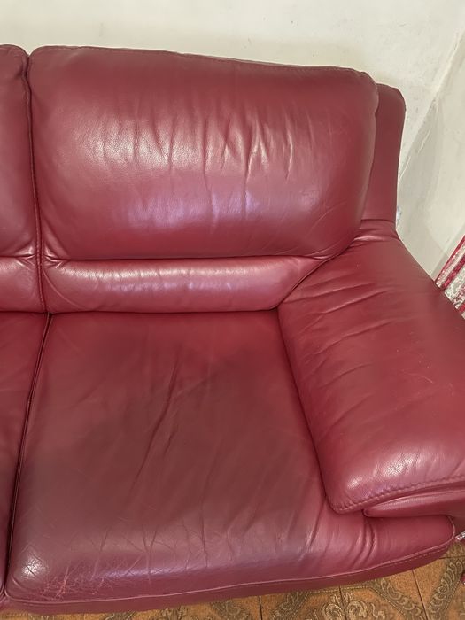 Sofá Vermelho de Couro