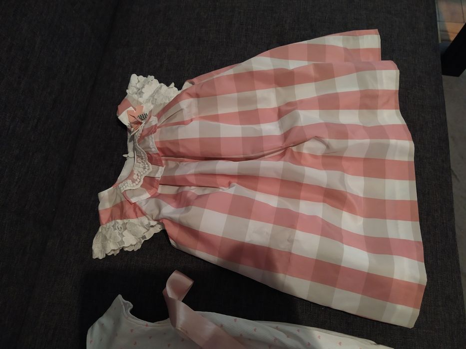 Lote 14 - de 2 vestidos de cerimónia ou batizado menina 9 meses