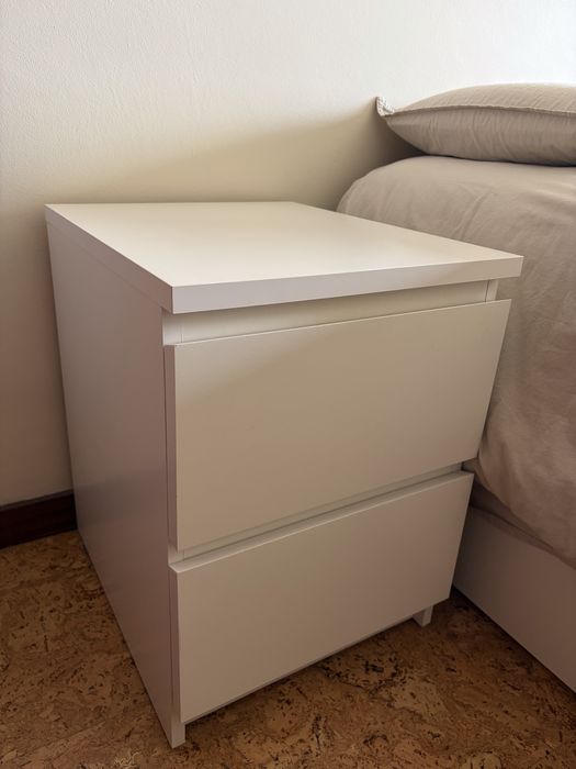 Mesa de cabeceira / cómoda com 2 gavetas 40x55cm