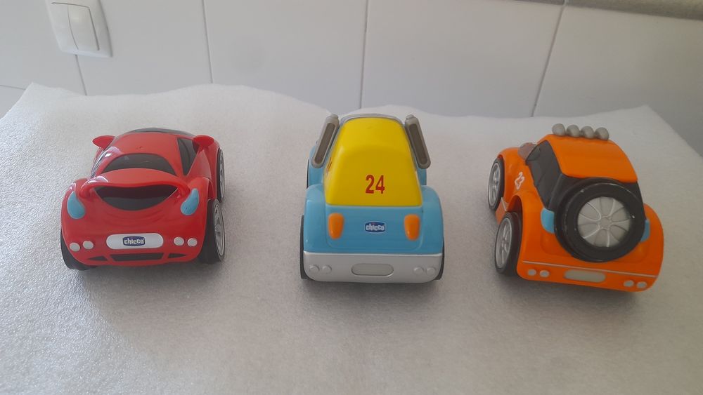 Carro com pilhas Chicco
