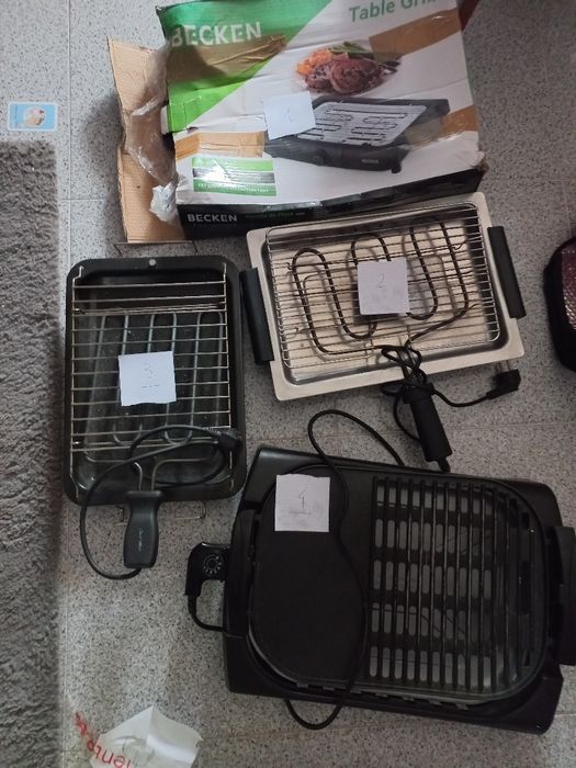 Vários grelhadores elétricos