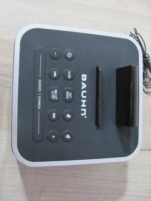 Radio z Budzikiem Bluetooth AUX Ładowanie BAUHN