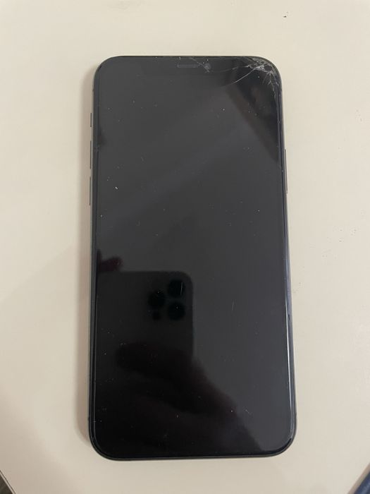 iPhone 11 Pro 64GB Space Gray - повністю робочий, невелика тріщина