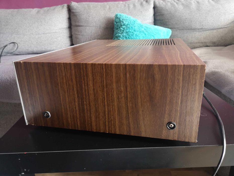 Amplituner 'Akai 1050'