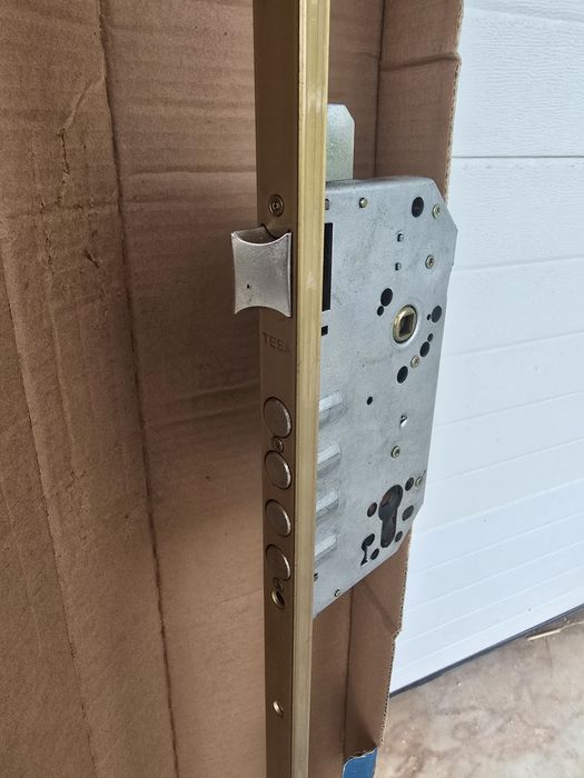 Fechaduras TESA para portas de alta segurança