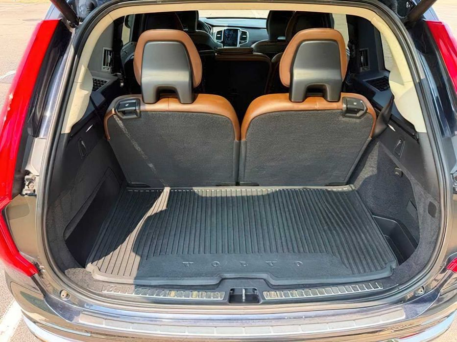 Volvo XC90      2019