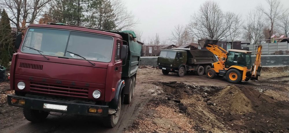 КАМАЗ-самоскид: пісок, щебінь, відсів, цегла, перегній, вивіз сміття.