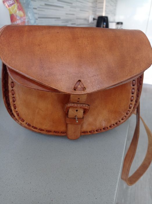 Carteira à tiracolo