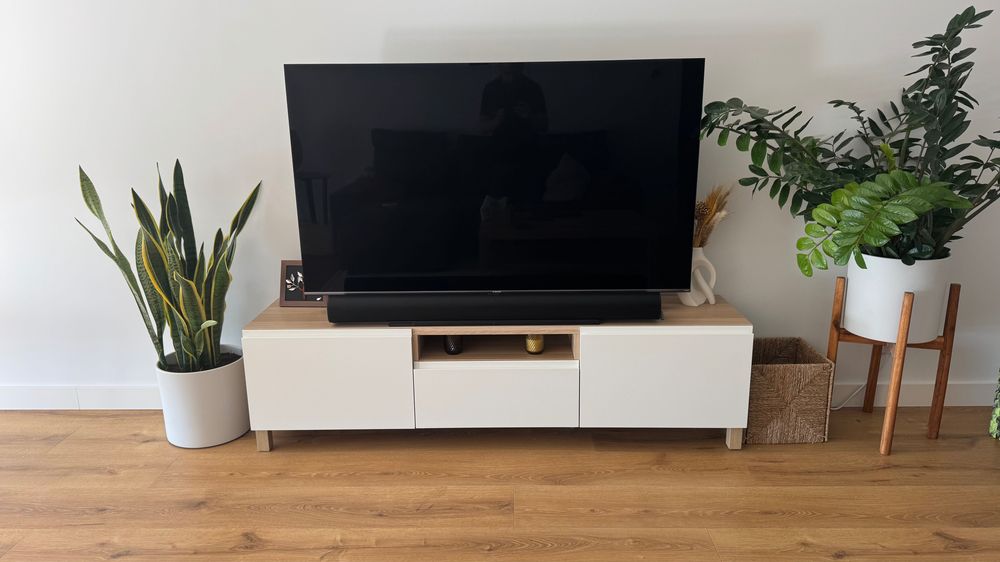 Móvel TV IKEA BESTÅ – Carvalho Claro e Branco – 180 cm