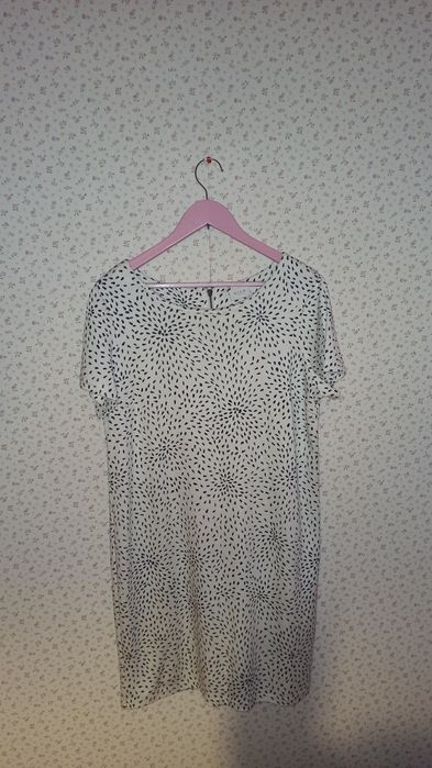 Sukienka 42 vila krótka biała wzory