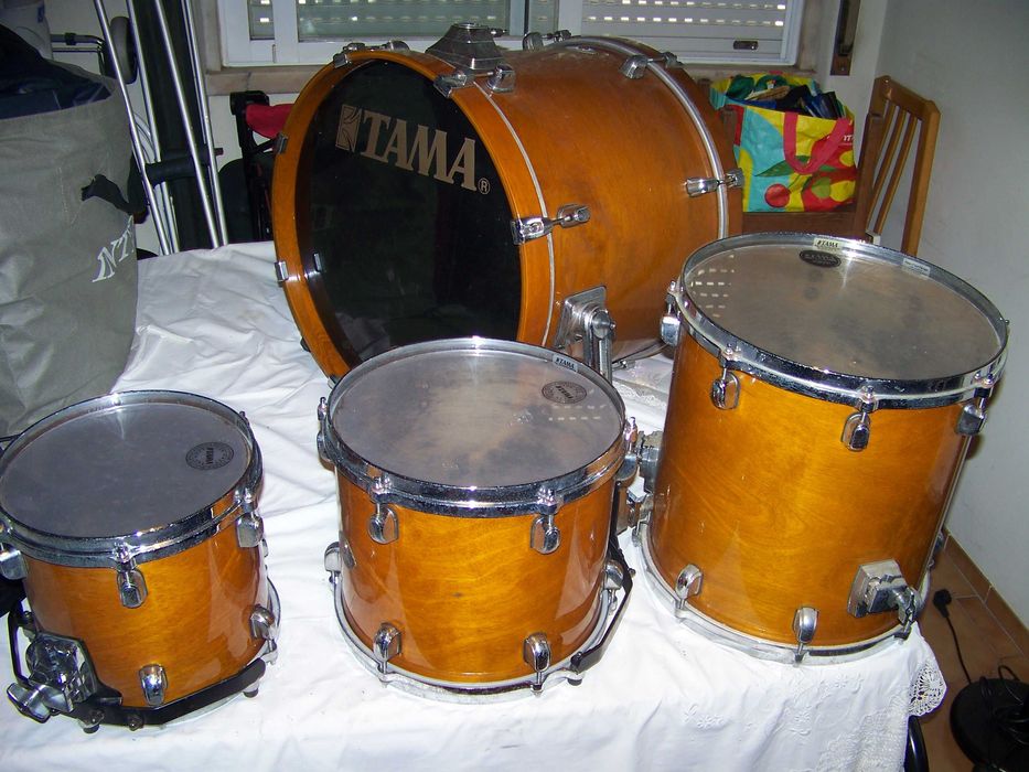 tambores de uma bateria TAMA star classic