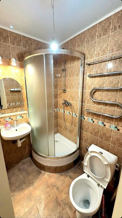 Продам 3-комн квартиру,автономное отопление ГАЗ  кирпичный дом, гараж, м. Левада