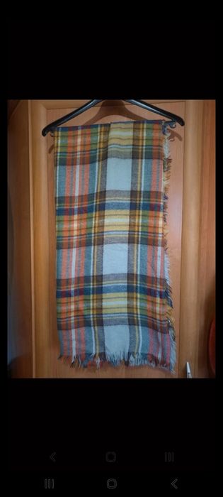 Piękny szal w kratę