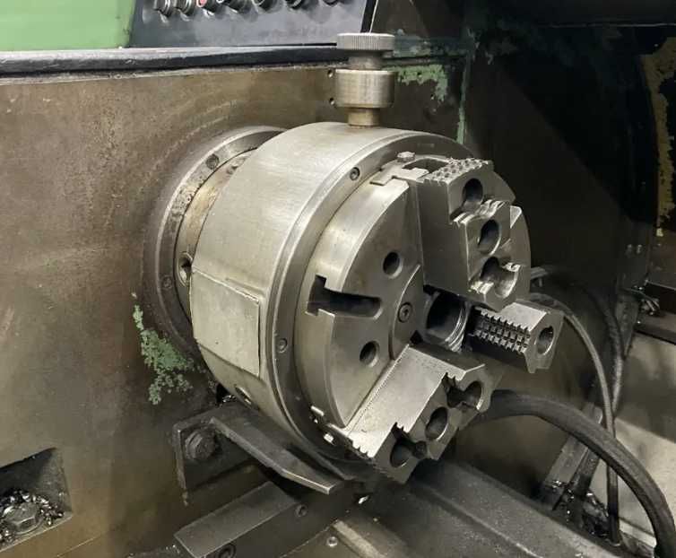 Torno Graziano com diversas ferramentas incluídas