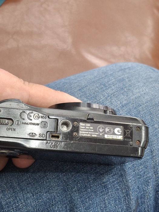 Sony Cyber-Shot DSC-H90.