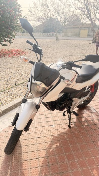Vendo Mota Honda 125CC ano 2017.