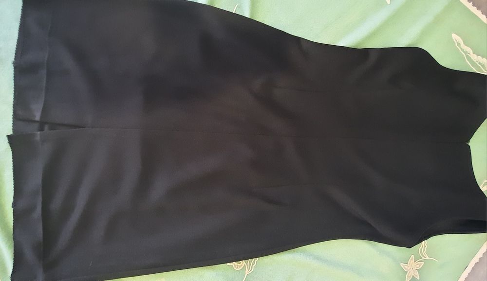 Vestido preto de cavas