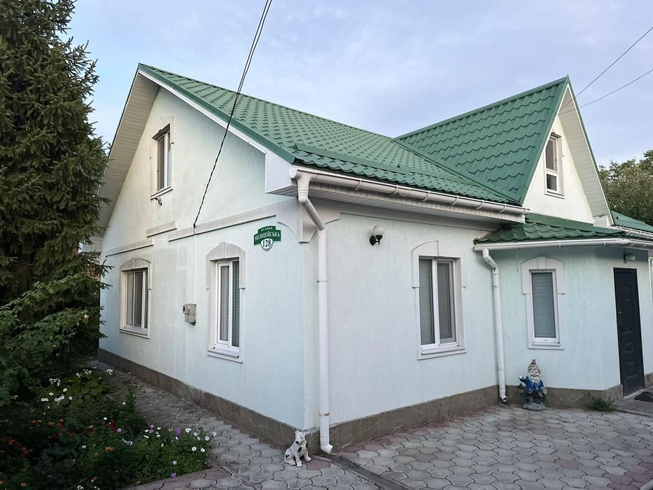 Продам двоповерховий будинок по вулиці Володимирскій