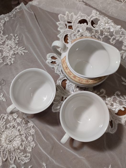 Вантажні чашечки та молочник Англія