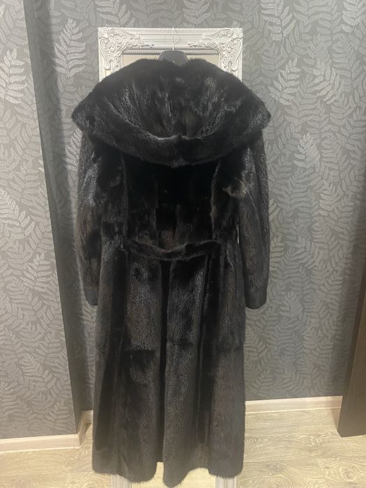 Продам черную норковую шубу