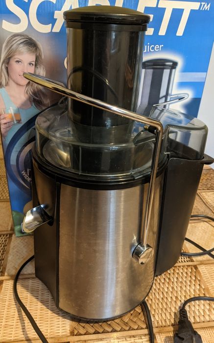 Продам соковыжималку соковитискач Scarlet SC-018